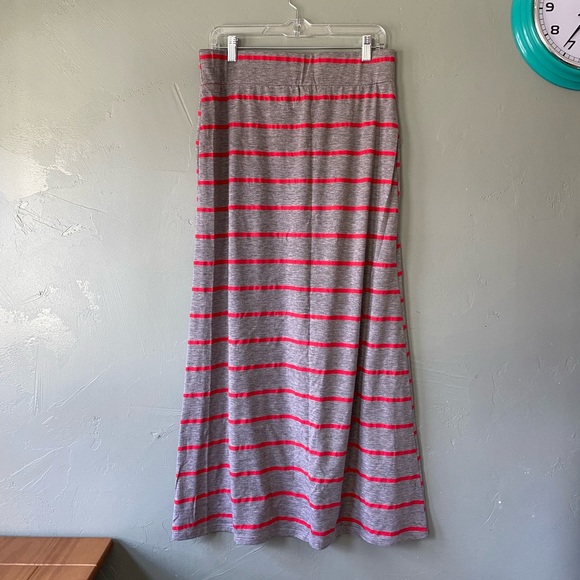 Delia’s, size Large, Maxi skirt, Grey with red horizontal stripes - Picture 5 of 7